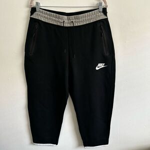 Nike Flat Front Stretch Zip Pocket Pull-On Elastic Waist Capri Pants Black Large